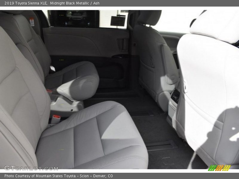 Midnight Black Metallic / Ash 2019 Toyota Sienna XLE
