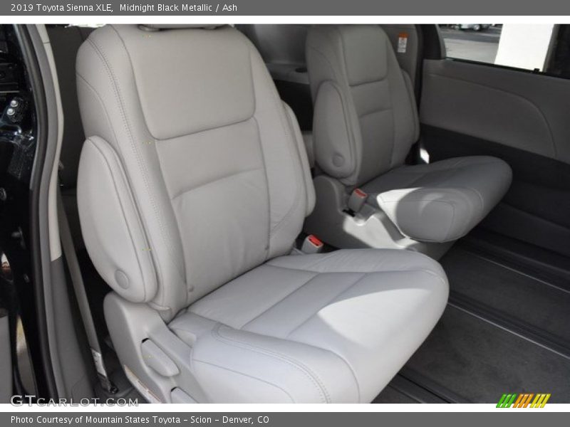 Midnight Black Metallic / Ash 2019 Toyota Sienna XLE