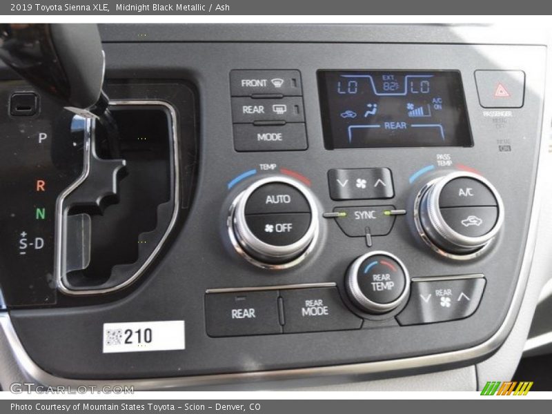 Midnight Black Metallic / Ash 2019 Toyota Sienna XLE