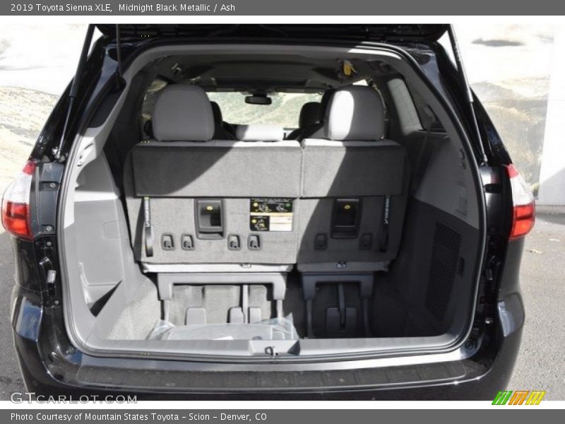 Midnight Black Metallic / Ash 2019 Toyota Sienna XLE