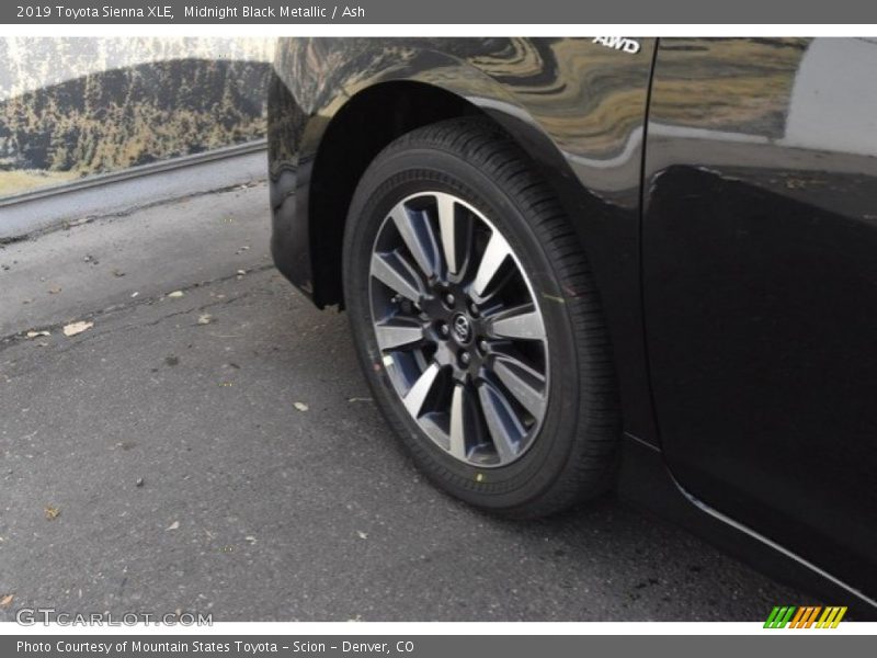 Midnight Black Metallic / Ash 2019 Toyota Sienna XLE