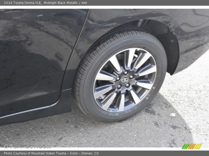 Midnight Black Metallic / Ash 2019 Toyota Sienna XLE