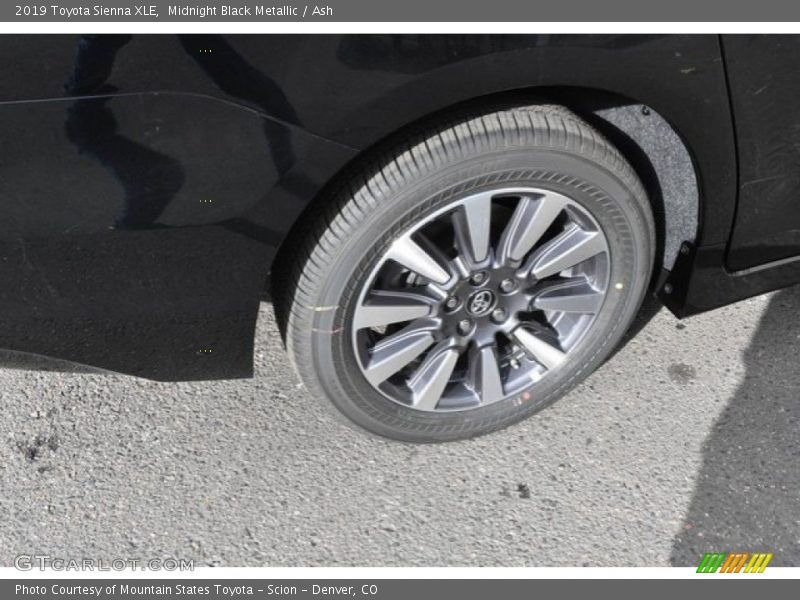 Midnight Black Metallic / Ash 2019 Toyota Sienna XLE