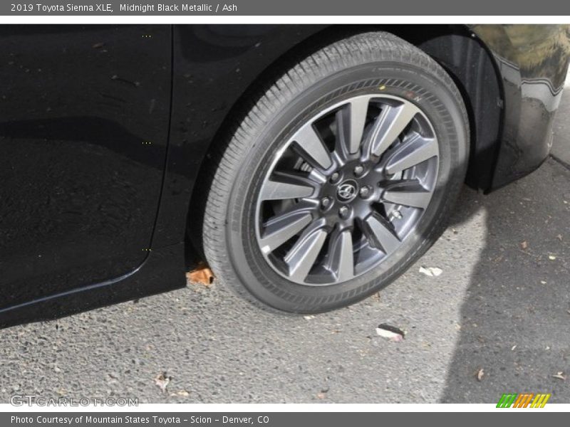 Midnight Black Metallic / Ash 2019 Toyota Sienna XLE