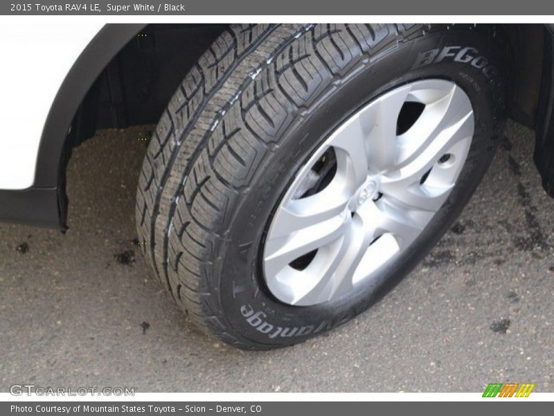 Super White / Black 2015 Toyota RAV4 LE