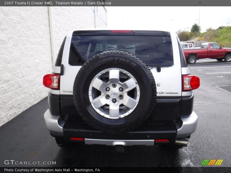 Titanium Metallic / Dark Charcoal 2007 Toyota FJ Cruiser 4WD
