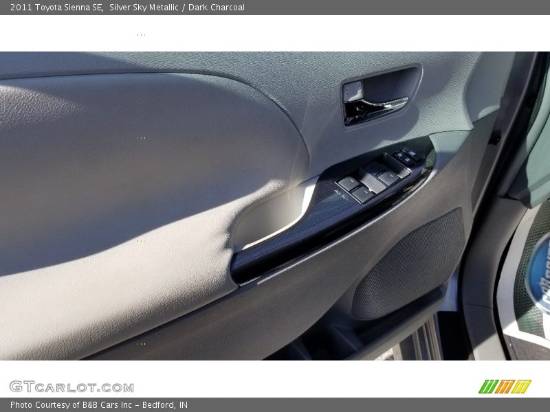 Silver Sky Metallic / Dark Charcoal 2011 Toyota Sienna SE