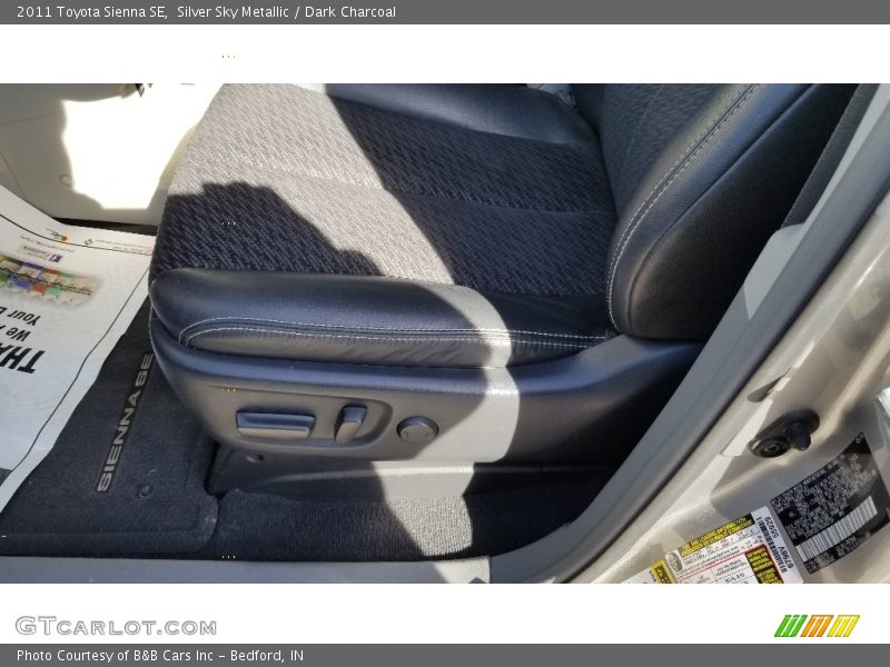 Silver Sky Metallic / Dark Charcoal 2011 Toyota Sienna SE
