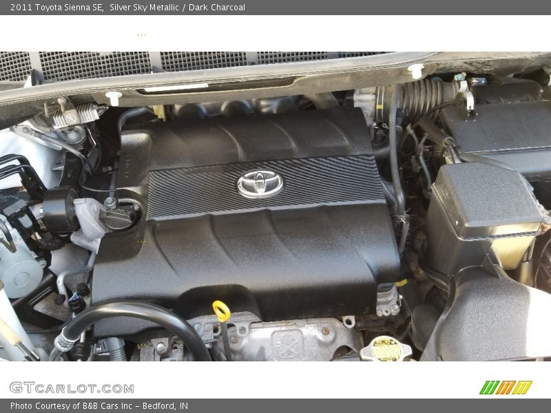 Silver Sky Metallic / Dark Charcoal 2011 Toyota Sienna SE