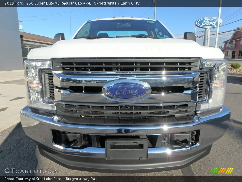 Oxford White / Earth Gray 2019 Ford F250 Super Duty XL Regular Cab 4x4
