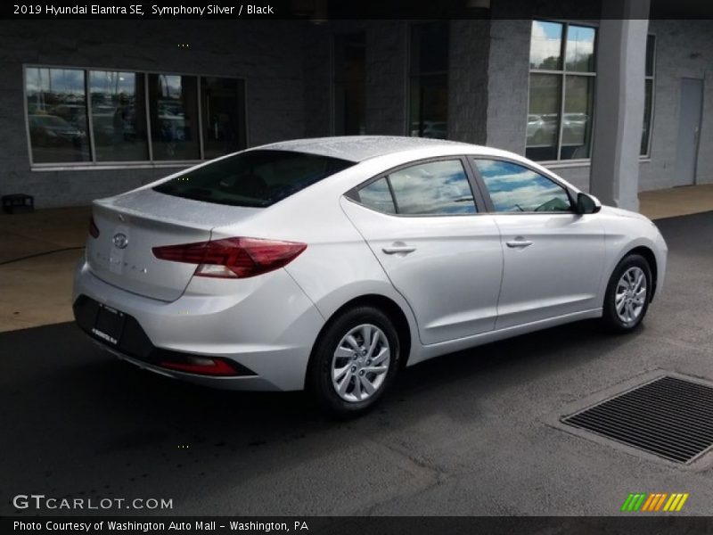 Symphony Silver / Black 2019 Hyundai Elantra SE