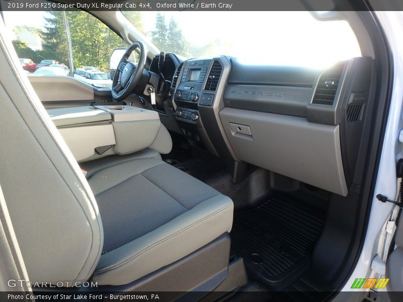 Oxford White / Earth Gray 2019 Ford F250 Super Duty XL Regular Cab 4x4