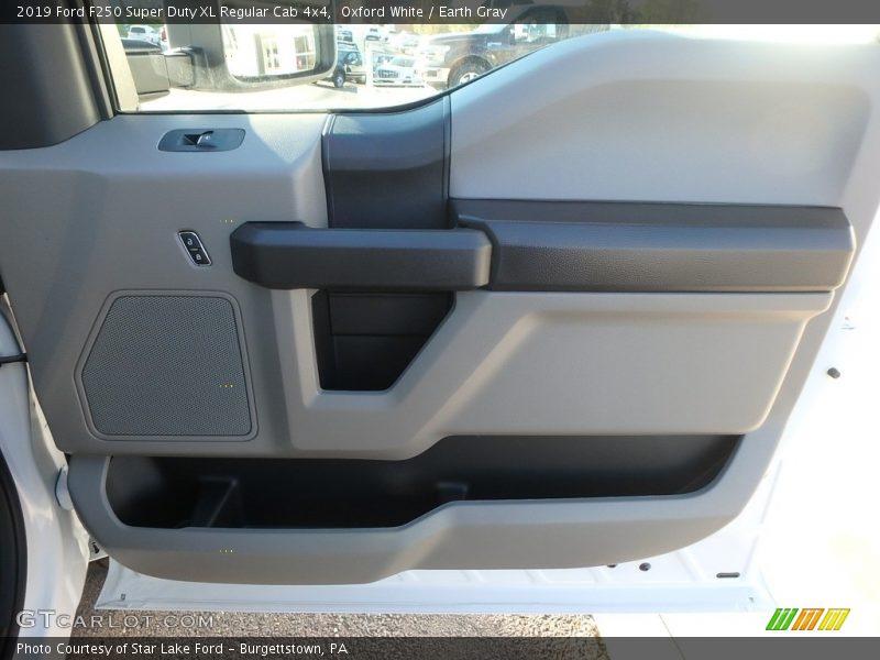 Oxford White / Earth Gray 2019 Ford F250 Super Duty XL Regular Cab 4x4
