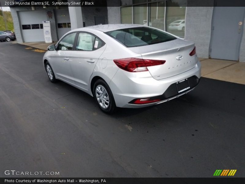 Symphony Silver / Black 2019 Hyundai Elantra SE