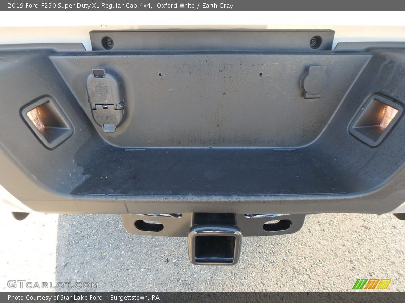 Oxford White / Earth Gray 2019 Ford F250 Super Duty XL Regular Cab 4x4