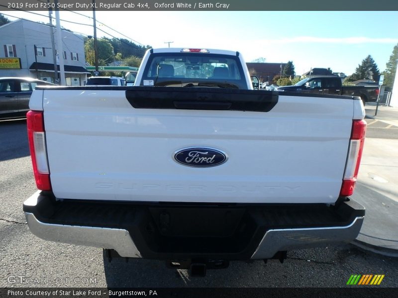 Oxford White / Earth Gray 2019 Ford F250 Super Duty XL Regular Cab 4x4