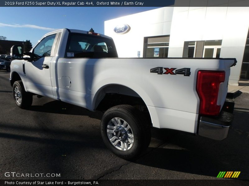 Oxford White / Earth Gray 2019 Ford F250 Super Duty XL Regular Cab 4x4