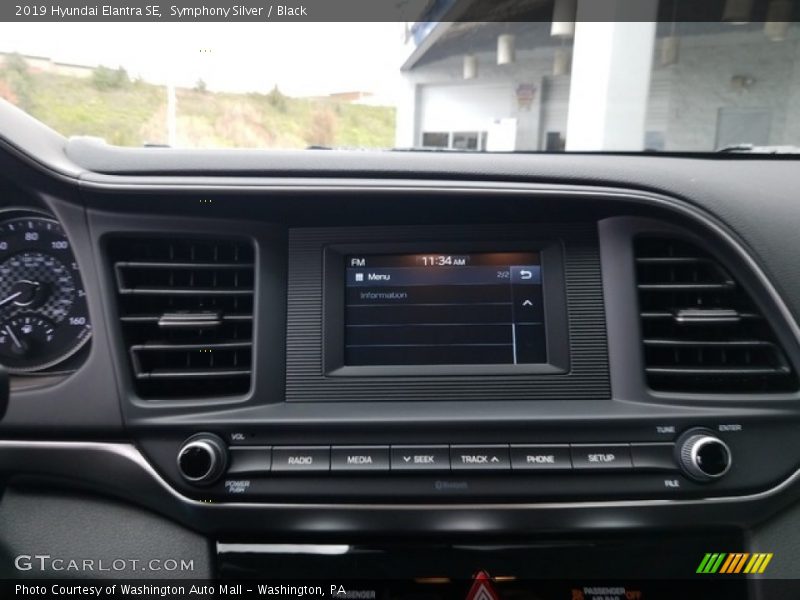 Symphony Silver / Black 2019 Hyundai Elantra SE
