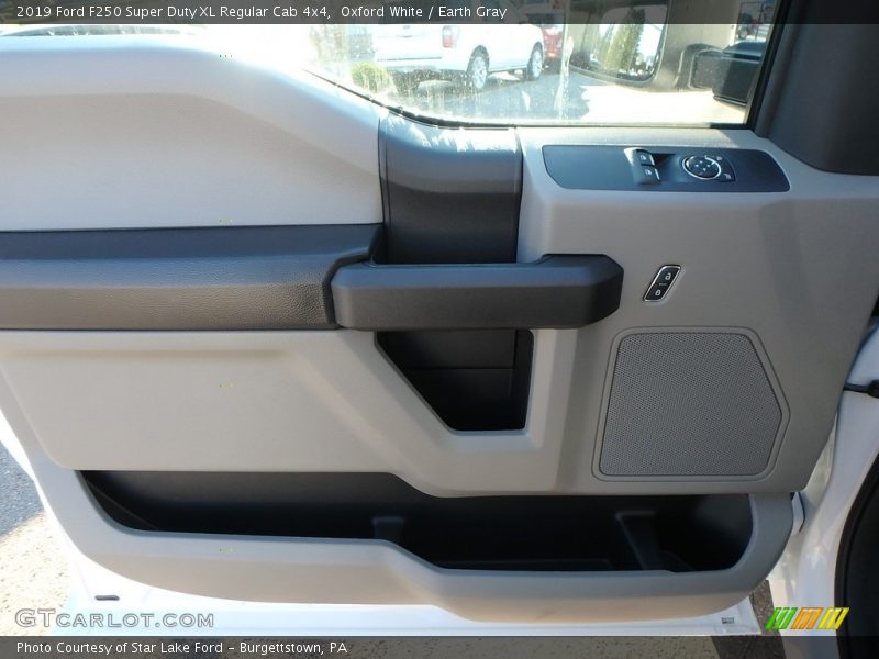 Oxford White / Earth Gray 2019 Ford F250 Super Duty XL Regular Cab 4x4