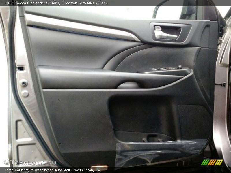 Door Panel of 2019 Highlander SE AWD