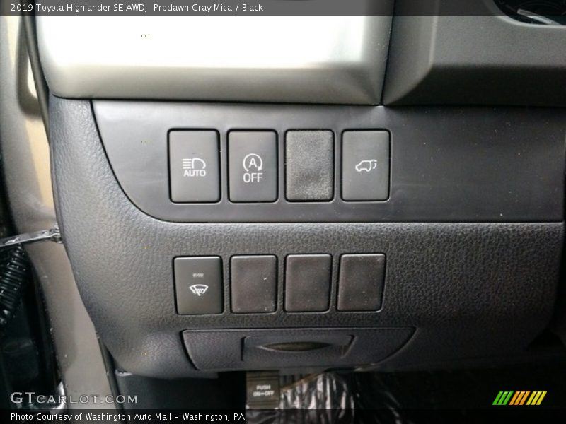 Controls of 2019 Highlander SE AWD