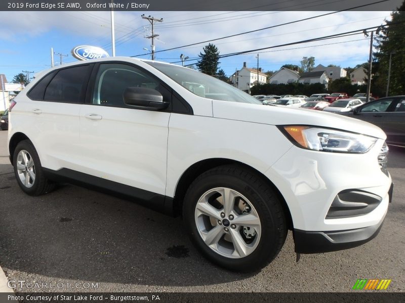 Front 3/4 View of 2019 Edge SE AWD