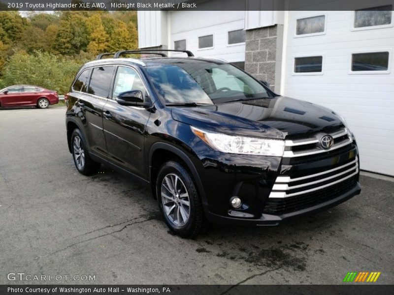 Front 3/4 View of 2019 Highlander XLE AWD