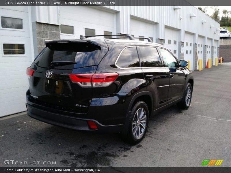 Midnight Black Metallic / Black 2019 Toyota Highlander XLE AWD
