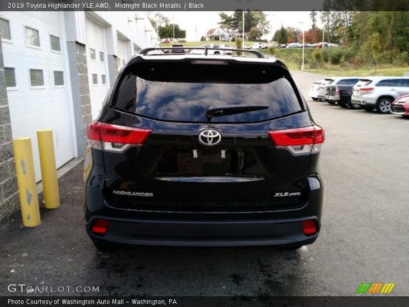 Midnight Black Metallic / Black 2019 Toyota Highlander XLE AWD