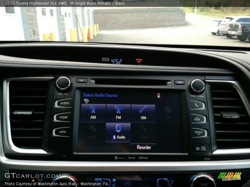 Midnight Black Metallic / Black 2019 Toyota Highlander XLE AWD