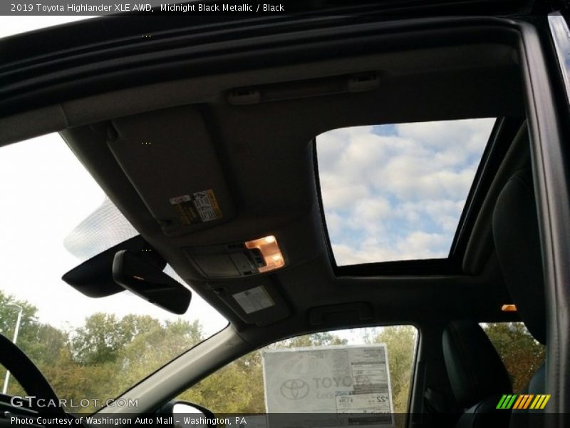 Midnight Black Metallic / Black 2019 Toyota Highlander XLE AWD