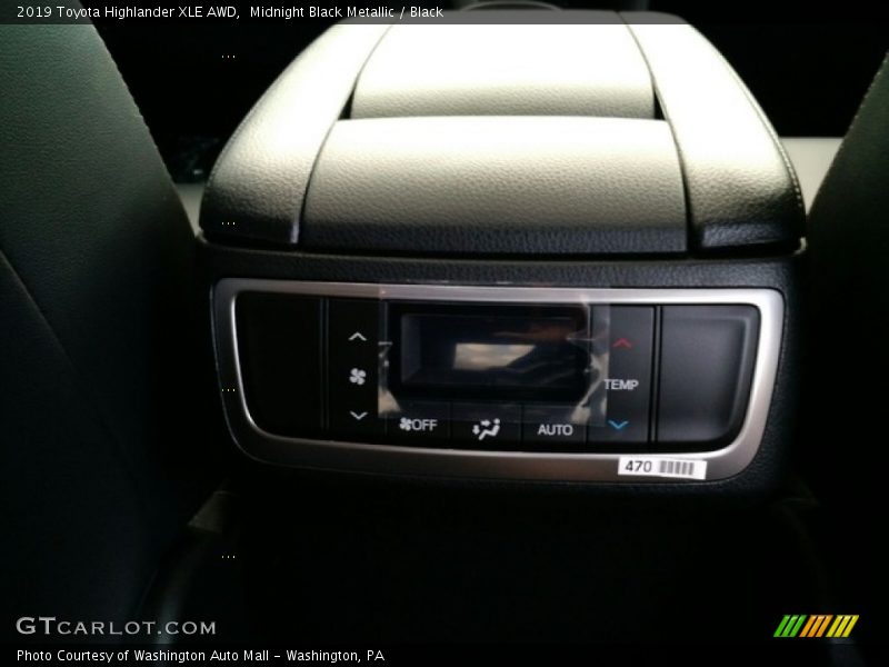 Midnight Black Metallic / Black 2019 Toyota Highlander XLE AWD