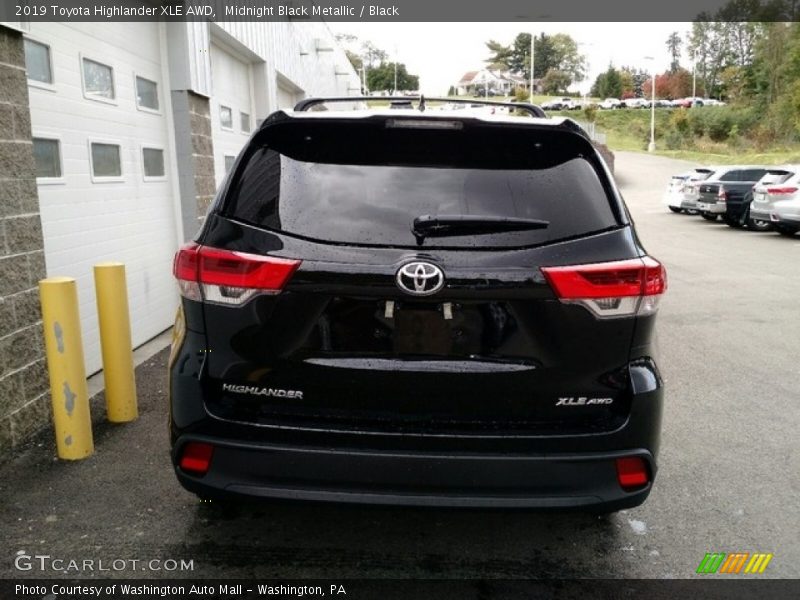 Midnight Black Metallic / Black 2019 Toyota Highlander XLE AWD