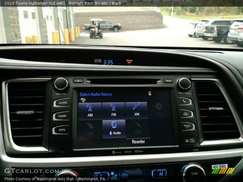 Controls of 2019 Highlander XLE AWD