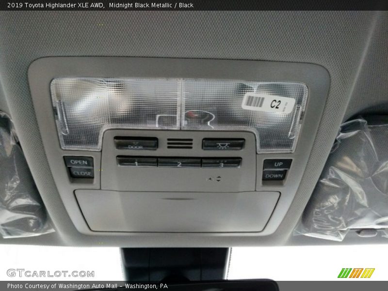 Midnight Black Metallic / Black 2019 Toyota Highlander XLE AWD