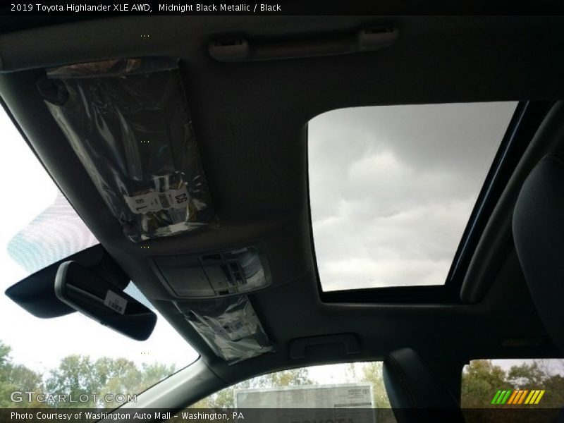 Sunroof of 2019 Highlander XLE AWD