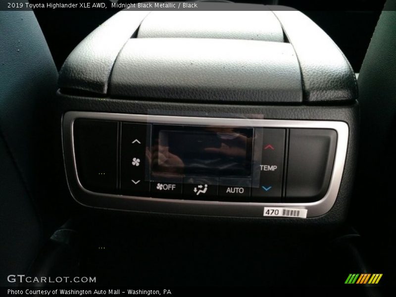 Midnight Black Metallic / Black 2019 Toyota Highlander XLE AWD