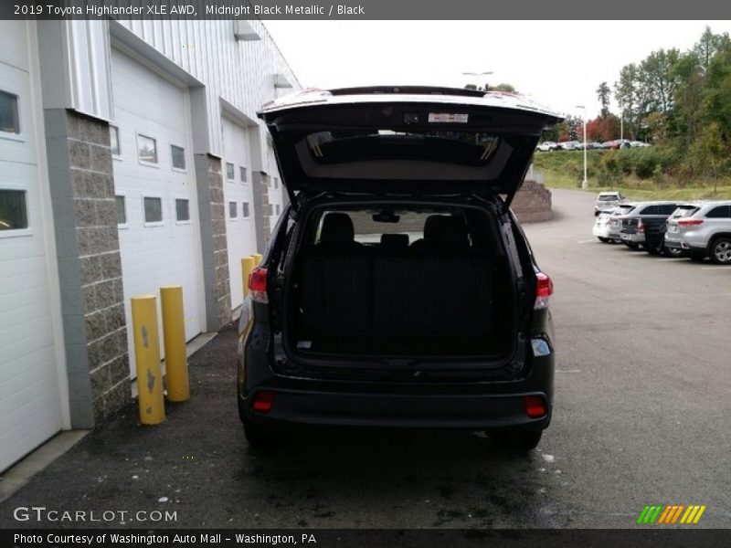 Midnight Black Metallic / Black 2019 Toyota Highlander XLE AWD