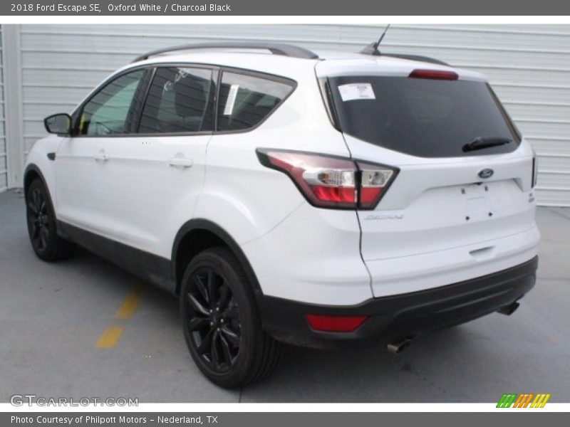 Oxford White / Charcoal Black 2018 Ford Escape SE