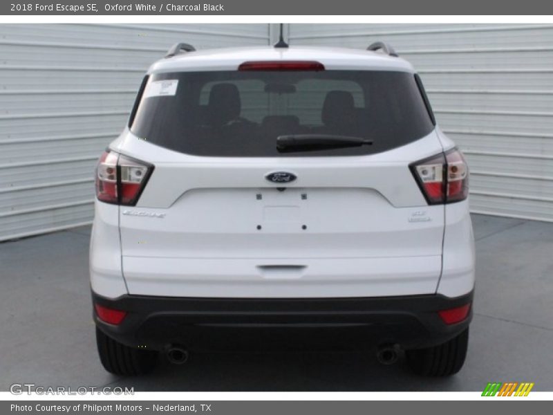 Oxford White / Charcoal Black 2018 Ford Escape SE