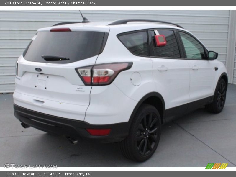 Oxford White / Charcoal Black 2018 Ford Escape SE