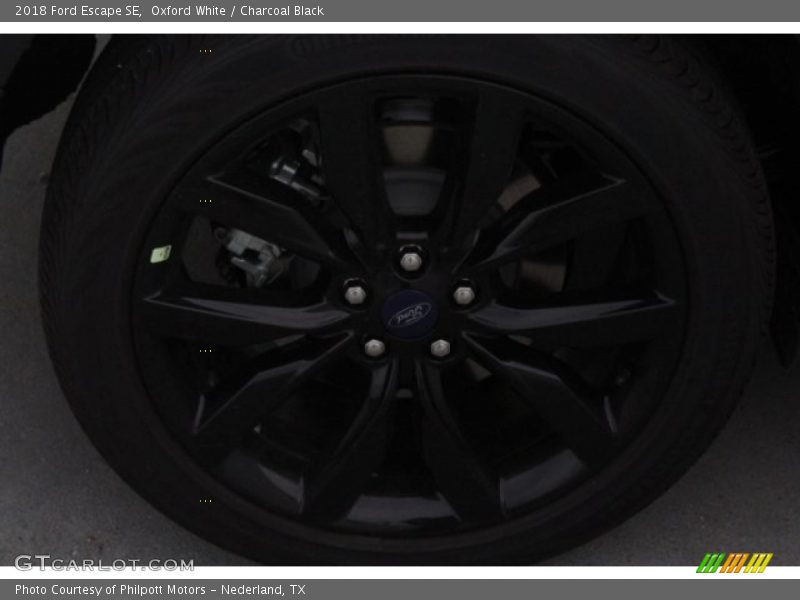 Oxford White / Charcoal Black 2018 Ford Escape SE