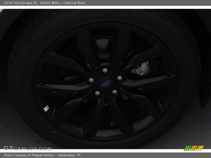 Oxford White / Charcoal Black 2018 Ford Escape SE