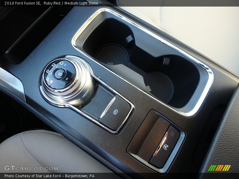  2019 Fusion SE 6 Speed Automatic Shifter