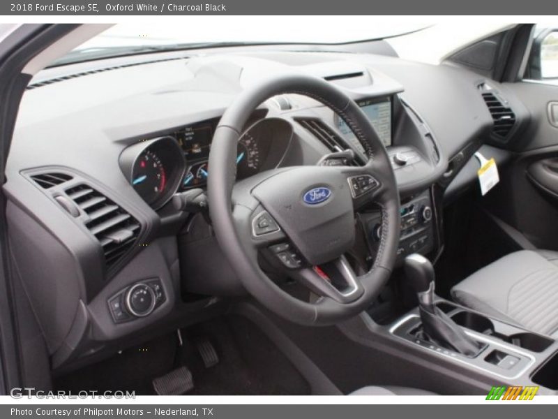 Oxford White / Charcoal Black 2018 Ford Escape SE