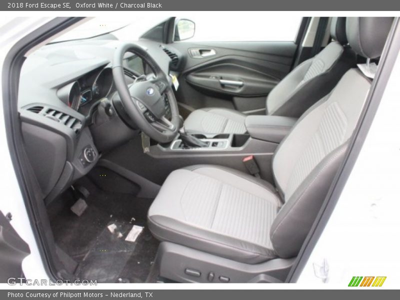 Oxford White / Charcoal Black 2018 Ford Escape SE