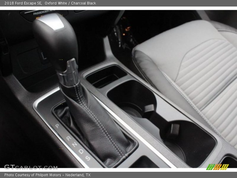 Oxford White / Charcoal Black 2018 Ford Escape SE