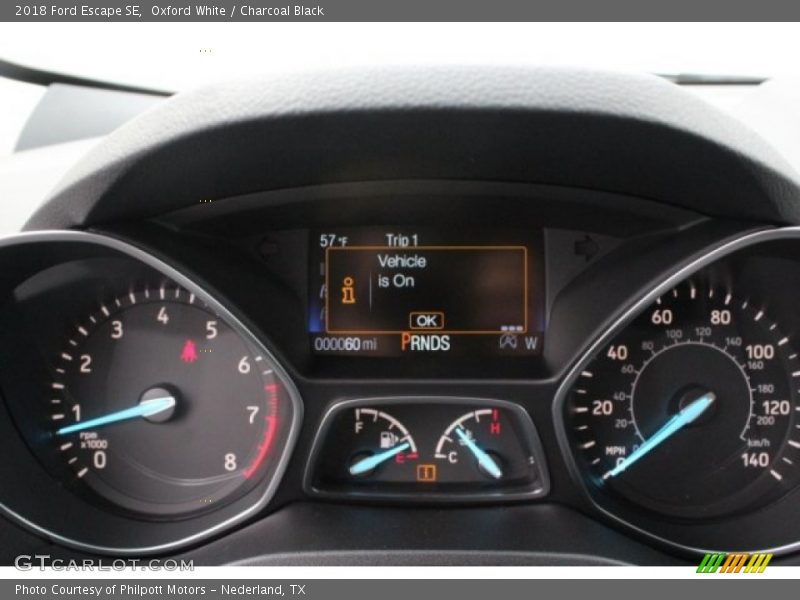 Oxford White / Charcoal Black 2018 Ford Escape SE