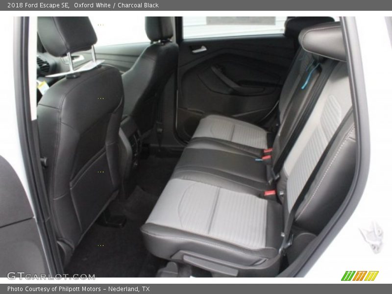 Oxford White / Charcoal Black 2018 Ford Escape SE