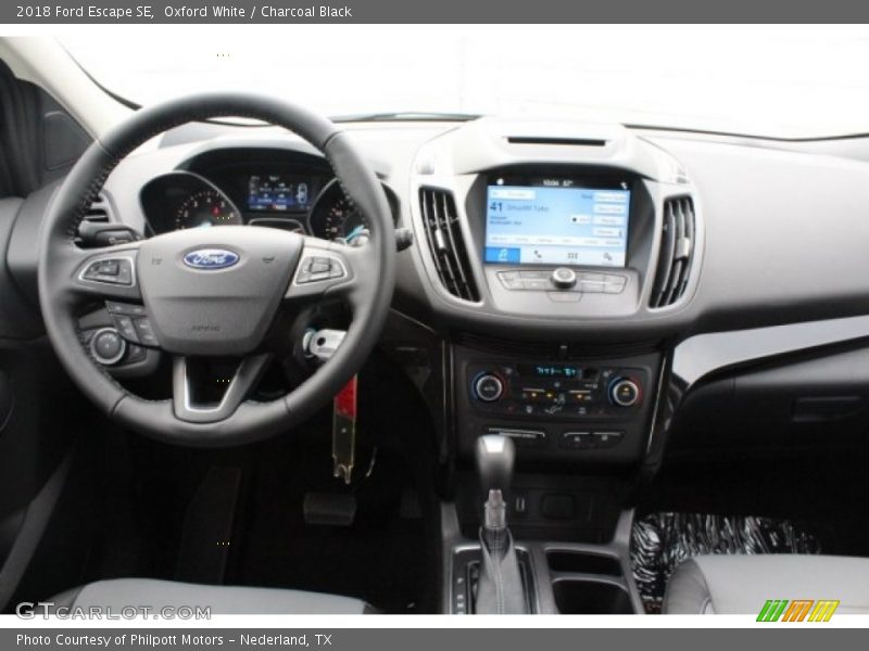 Oxford White / Charcoal Black 2018 Ford Escape SE